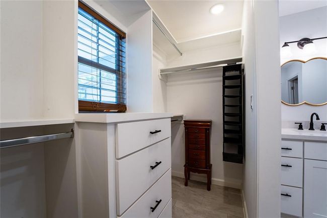9305 Emnora Ln, House other with 2 bedrooms, 2 bathrooms and 1 parking in Houston TX | Image 10