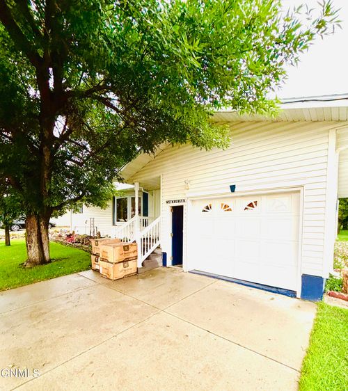 205 N 2nd St, New Salem, ND, 58563-4016 | Card Image