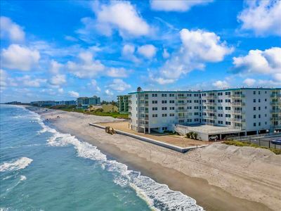 512 - 205 Highway A1a, Condo with 2 bedrooms, 3 bathrooms and null parking in Satellite Beach FL | Image 3