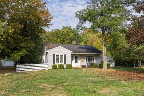 7828 Lewis Rd, Olmsted Falls, OH, 44138-2052 | Card Image