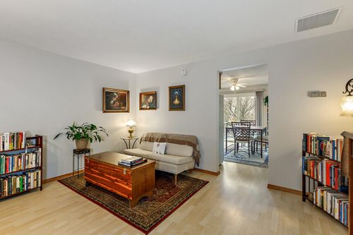 381 Glenn St, Ashland, OR, 97520-1716 | Card Image