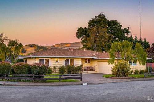 7 Laurie Ct, Novato, CA, 94947-2823 | Card Image