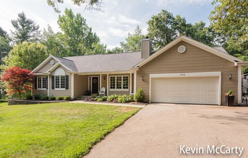 530 Pine Haven Dr Ne, Comstock Park, MI, 49321-8511 | Card Image