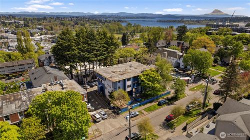 4626 21st Ave Ne, Seattle, WA, 98105-3327 | Card Image
