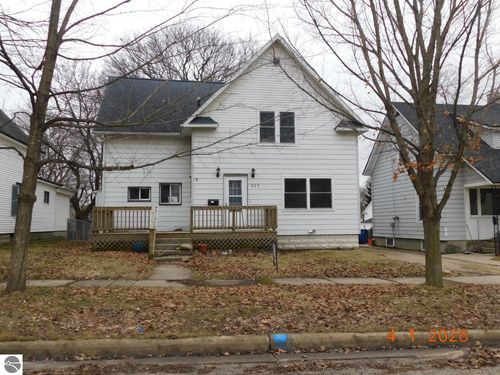 825 Wallace St, Cadillac, MI, 49601-1455 | Card Image