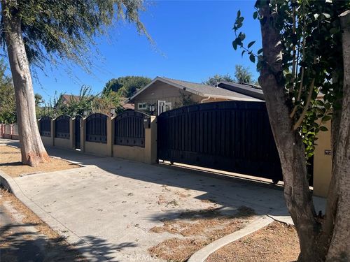2-18760 Welby Way, Reseda, CA, 91335-5224 | Card Image