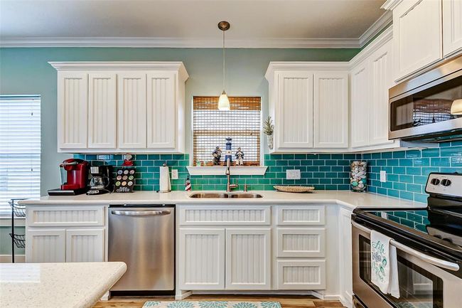978 Seadrift Dr, House other with 3 bedrooms, 2 bathrooms and null parking in Crystal Beach TX | Image 15