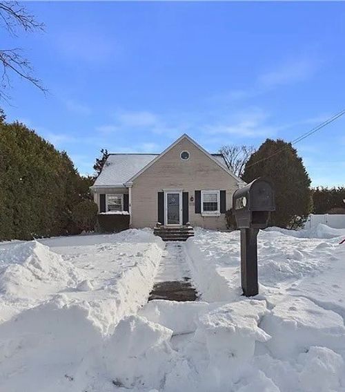 106 Fales Rd, Bristol, RI, 02809-1644 | Card Image