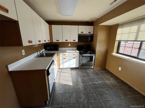 45-45 Newbrook Ln, Bay Shore, NY, 11706-4416 | Card Image