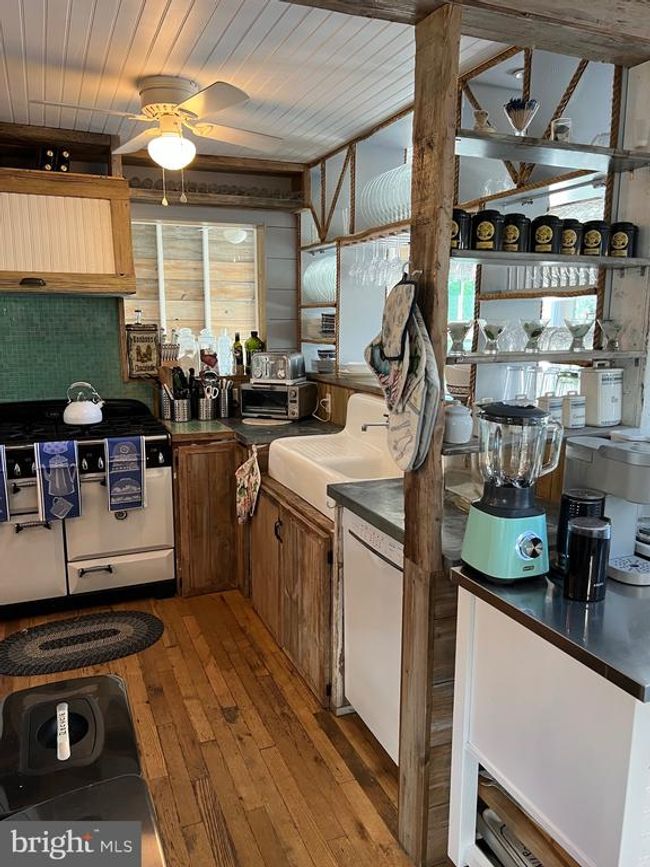 204 Coral St, House other with 5 bedrooms, 3 bathrooms and null parking in BEACH HAVEN NJ | Image 19