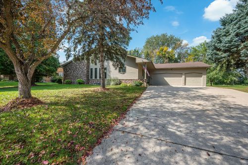 1910 Knollwood Dr, Fairmont, MN, 56031-2304 | Card Image