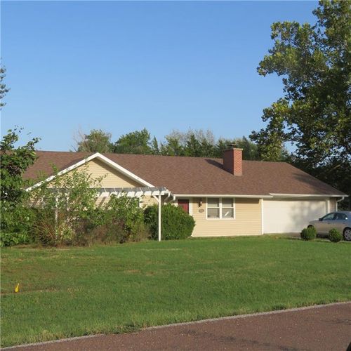 119 Canary Ln, Iola, KS, 66749-1905 | Card Image