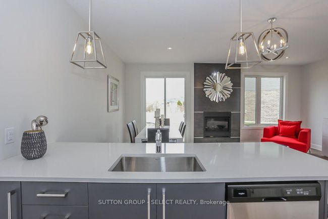 2 - 499 Sophia Cres, Condo with 3 bedrooms, 4 bathrooms and 1 parking in London ON | Image 8