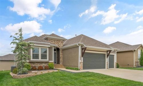 1696 Ne Parkwood Dr, Lee's Summit, MO, 64064-4513 | Card Image