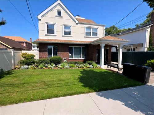 7311 Avenue W, Brooklyn, NY, 11234-6605 | Card Image