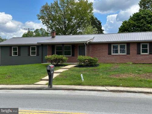 520 E Orange St, SHIPPENSBURG, PA, 17257-2142 | Card Image