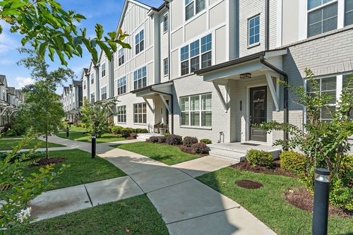 7004 Westside Cir, Nashville, TN, 37205-2676 | Card Image