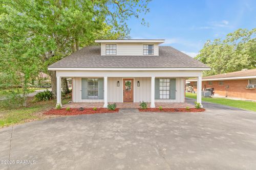 1402 Parkview Dr, New Iberia, LA, 70563-2897 | Card Image