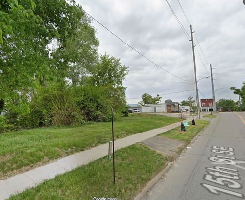 1060 10th St Se, Cedar Rapids, IA, 52401 | Card Image