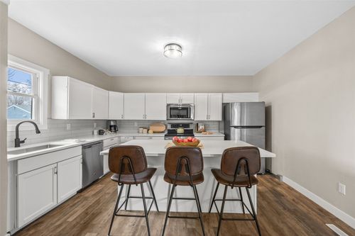 1106 9th St Se, Cedar Rapids, IA, 52401-2408 | Card Image