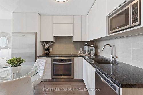 727-25 Water Walk Dr, Unionville, ON, L6G0G3 | Card Image