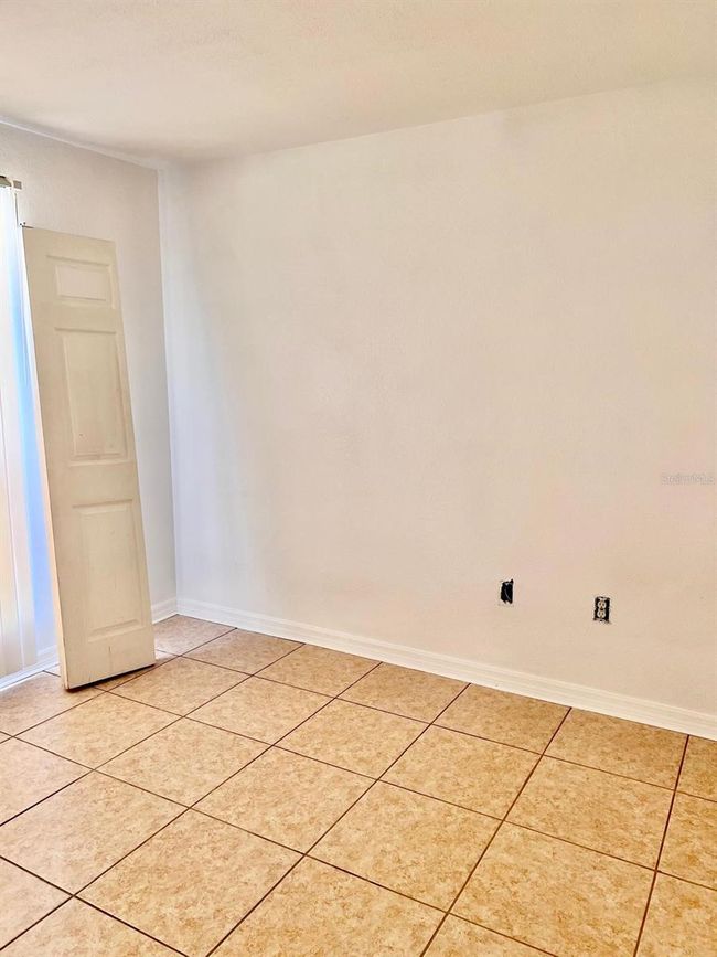 UNIT-1101 - 9481 Highland Oak Dr, Condo with 3 bedrooms, 2 bathrooms and null parking in TAMPA FL | Image 5