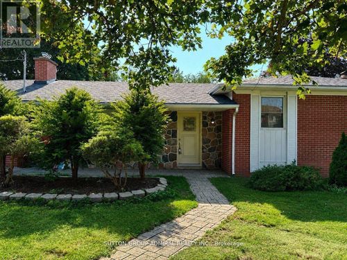 86 Hamilton Dr, Newmarket, ON, L3Y3E8 | Card Image
