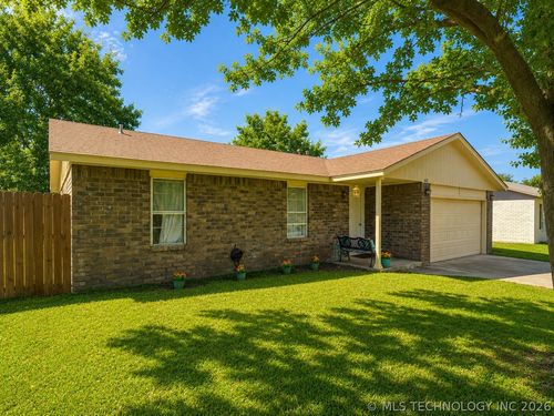 642 E 138th Pl, Glenpool, OK, 74033-2833 | Card Image