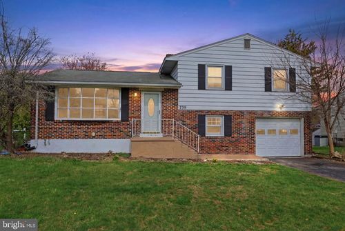 739 Henry Dr, EMMAUS, PA, 18049-1617 | Card Image