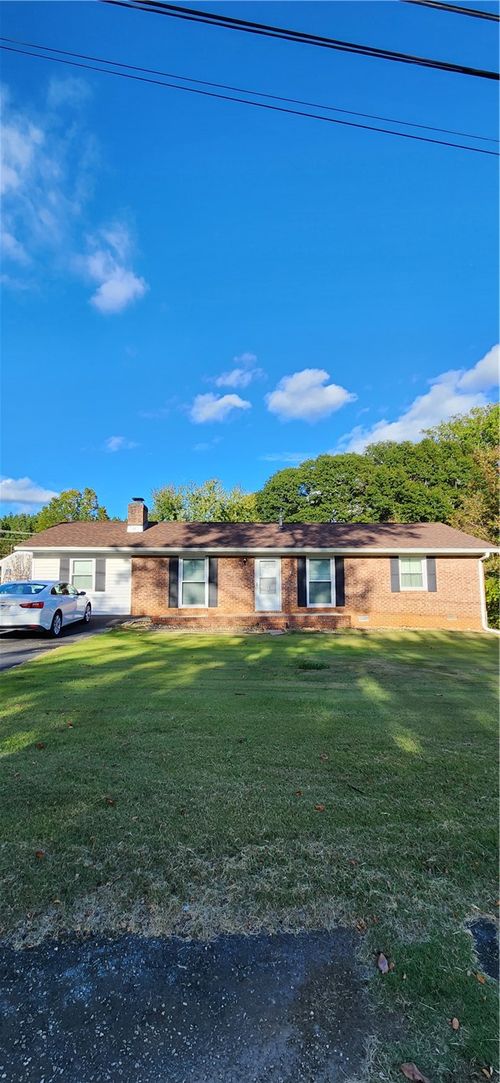 103 Woodleigh Dr, Taylors, SC, 29687-3660 | Card Image