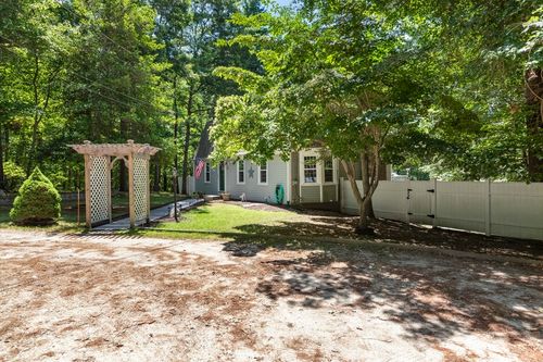 139 Walnut Plain Rd, Rochester, MA, 02770-4007 | Card Image