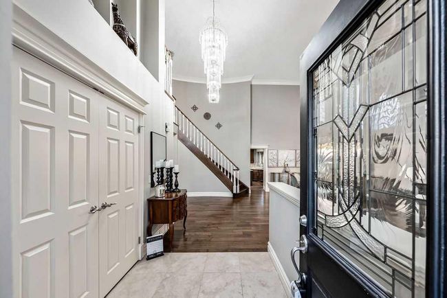 169 Signature Way Sw, House other with 5 bedrooms, 4 bathrooms and 4 parking in Calgary AB | Image 5