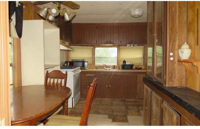 10130 208 Th Path, House other with 2 bedrooms, 1 bathrooms and null parking in O Brien FL | Image 4