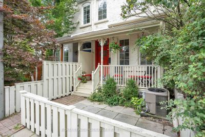 109 Manning Ave, Home with 4 bedrooms, 3 bathrooms and null parking in Toronto ON | Image 2