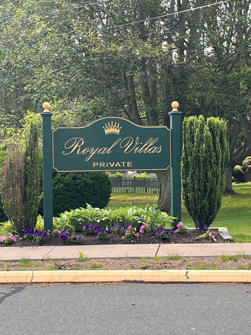 142-142 Hampton Ct, Newington, CT, 06111-1144 | Card Image