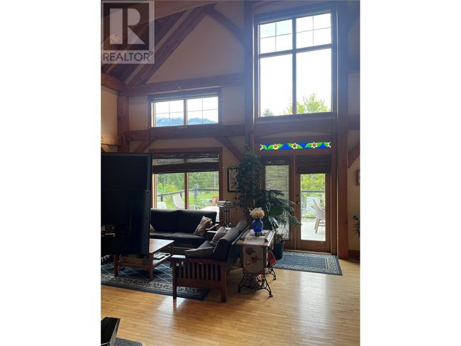 130 8 Th St, House other with 2 bedrooms, 3 bathrooms and null parking in Kaslo BC | Image 42
