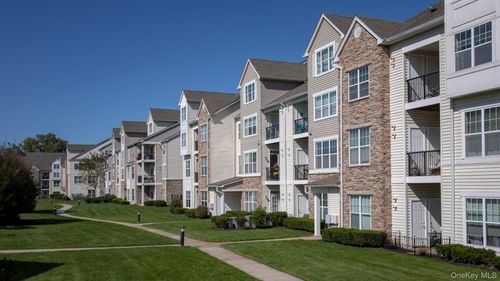 5-531-1 Charles Pond Drive, Brookhaven, NY, 11727 | Card Image