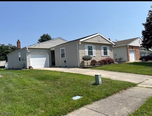 4 Augusta Ct, Toms River, NJ, 08757-5942 | Card Image