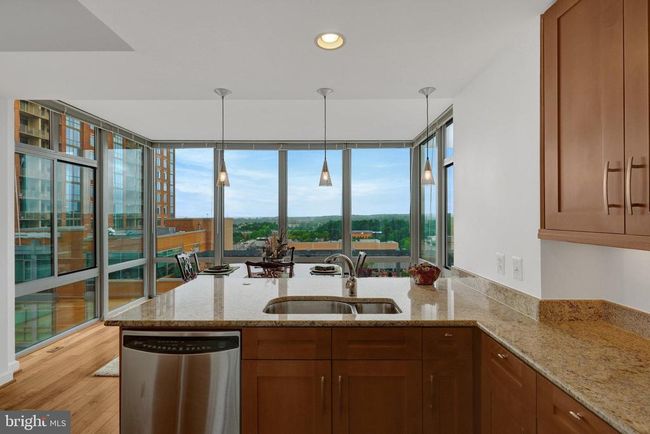 UNIT-907 - 11990 Market St, Condo with 3 bedrooms, 2 bathrooms and null parking in RESTON VA | Image 14