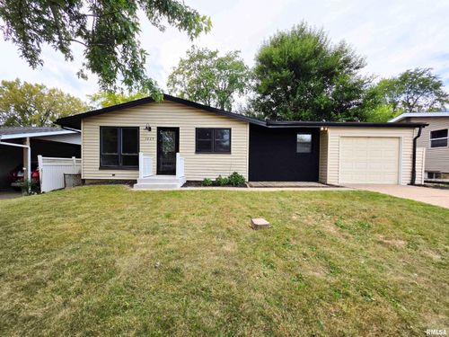 5829 N Western Ave, Peoria, IL, 61614-4041 | Card Image