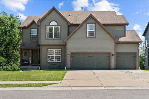 2217 Sw Deer Run Ct, Lee's Summit, MO, 64082-7829 | Card Image