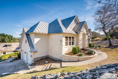 101 Hummingbird Hill Dr, Boerne, TX, 78006-9456 | Card Image