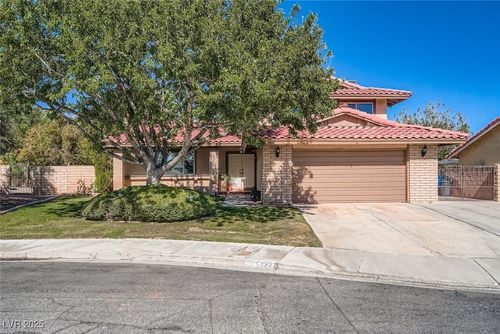 5422 Holbrook Dr, Las Vegas, NV, 89103-2439 | Card Image