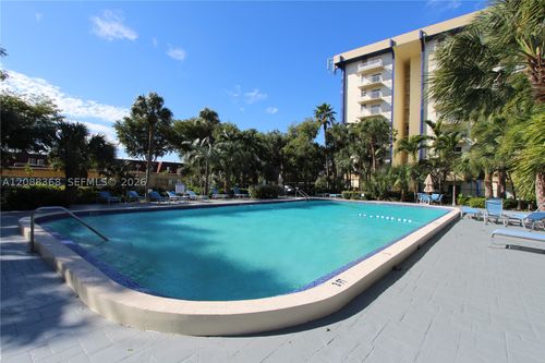 606e-4550 Nw 9th St, Miami, FL, 33126-2343 | Card Image