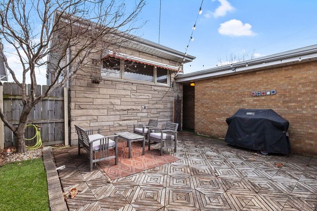 Private Courtyard w Japanese Maple | Image 40
