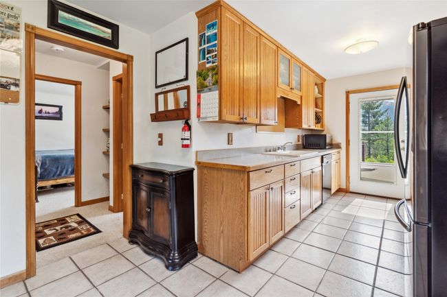 kitchen entry, hallway to primary | Image 20