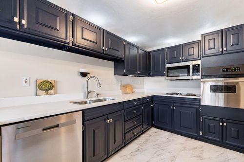 11-1000 Urlin Ave, Columbus, OH, 43212-3362 | Card Image