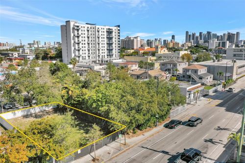 1471 Sw 1st St, Miami, FL, 33135-2202 | Card Image