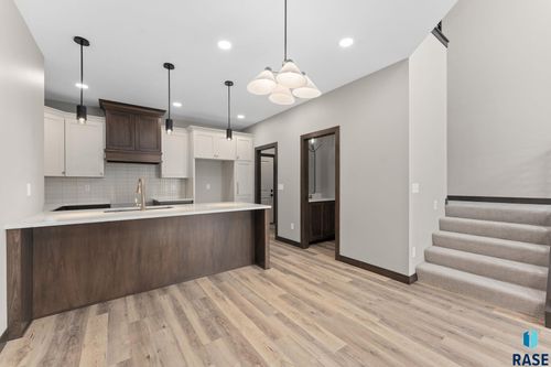 8619 W Shoreline Pl, Sioux Falls, SD, 57107-8515 | Card Image