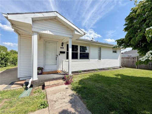 3402 Plum St, Parkersburg, WV, 26104-1906 | Card Image